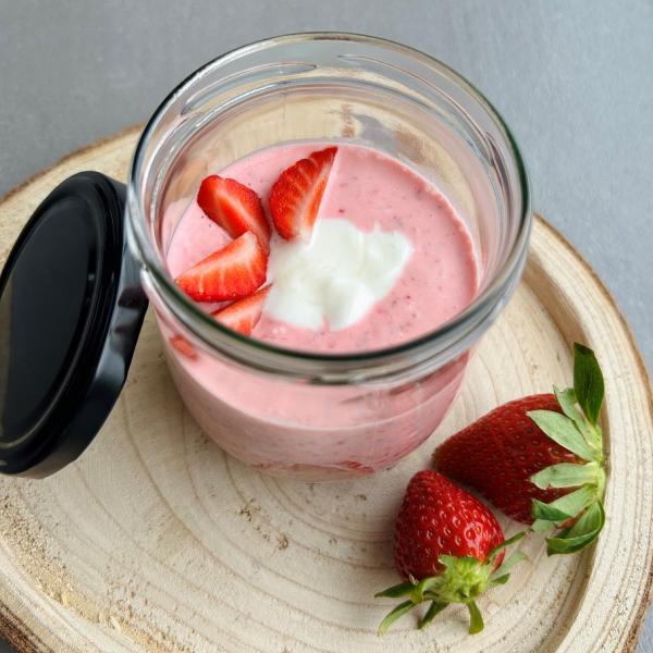 Erdbeer-Chia Glas mit Frischkäse 